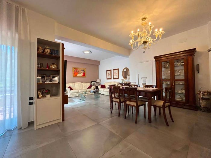 Appartamento con 5 locali in vendita in Via Pasquale Rossi, Acquedotto, Cosenza