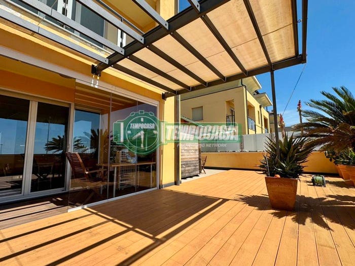 Appartamento con 5 locali in vendita in Via Luigi Cibrario, Sestri Ponente, Genova