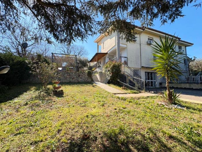Casa con 6 locali in vendita in Via Salerni, Montalto Uffugo