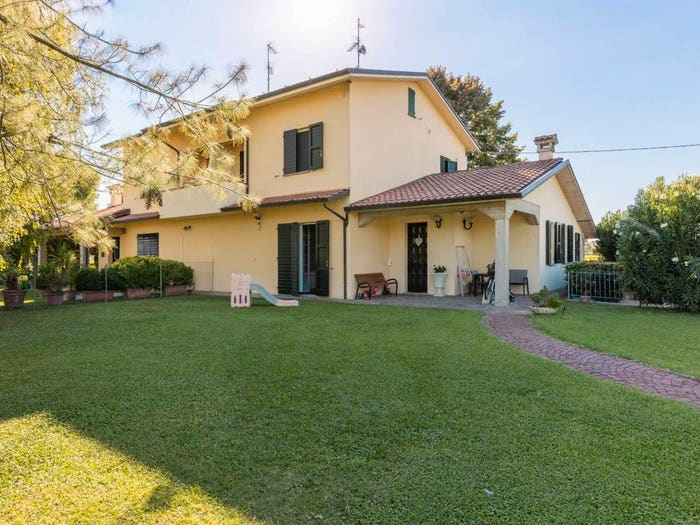 Casa con 6 locali in vendita in Via Nuova Selice, Centro, Conselice