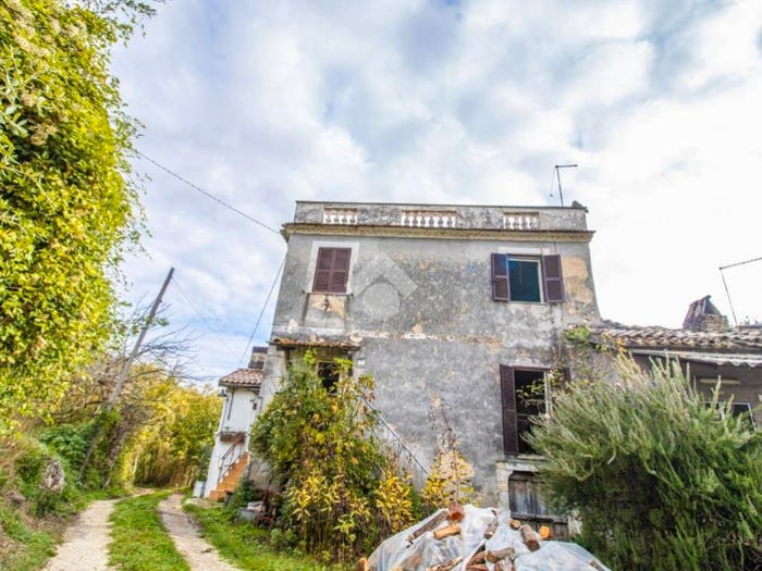 Casa quadrilocale in vendita in Via dei Casali, Vacone