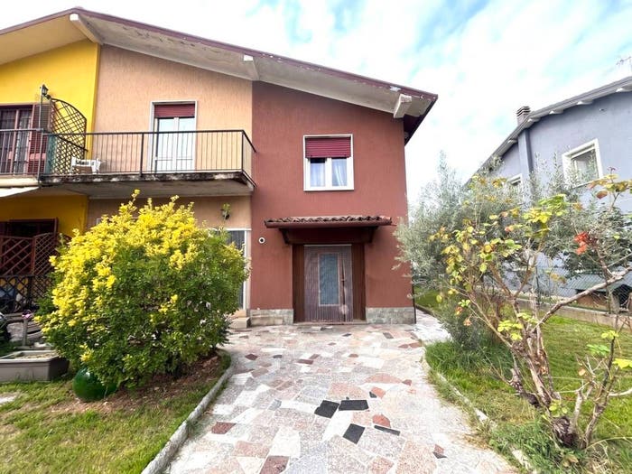 Casa quadrilocale in vendita in Via Fratelli Cairoli, Centro, Botticino