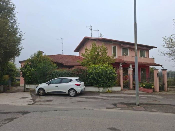 Appartamento quadrilocale in vendita in Via Dossi N, Milzano