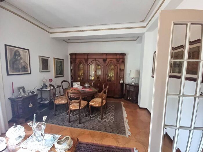 Appartamento quadrilocale in vendita in Via Indipendenza, Darsena Ex Campo di Aviazione, Viareggio