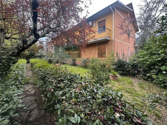 Appartamento con 6 locali in vendita in VIA DEI MANDORLI, Pontassieve