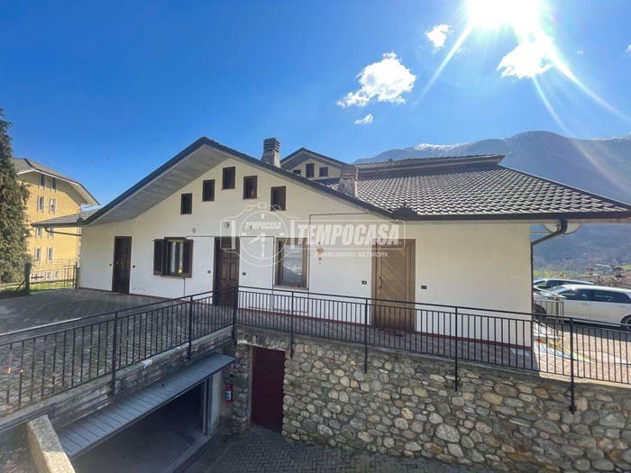 Appartamento con 5 locali in vendita in Via Olivetti, Sparone