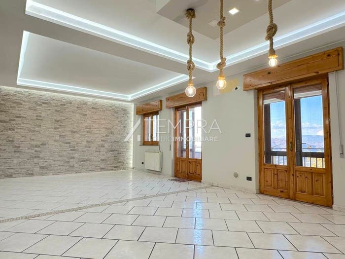 Appartamento con 6 locali in vendita in VIA PAOLO VI, Adrano