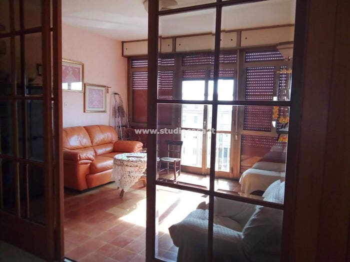 Appartamento con 6 locali in vendita in Semicentro Giovanni paolo, Crotone