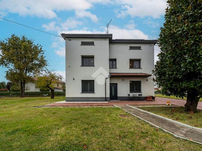 Casa con 6 locali in vendita in via Matteotti, Centro, Campegine