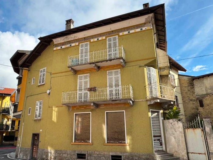 Casa con 5 locali in vendita in Via Vittorio Emanuele, Centro, Massino Visconti