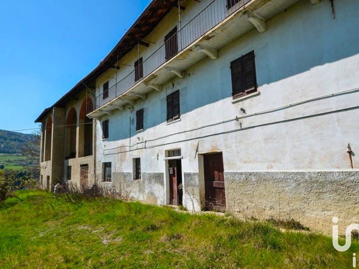 Casa con 6 locali in vendita in Monesiglio