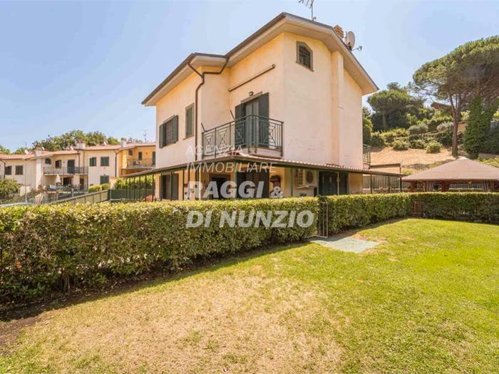 Casa con 6 locali in vendita in Centro, Monte Porzio Catone