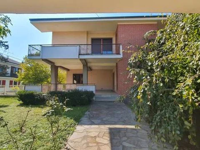 Casa con 6 locali in vendita in Monastero Bormida