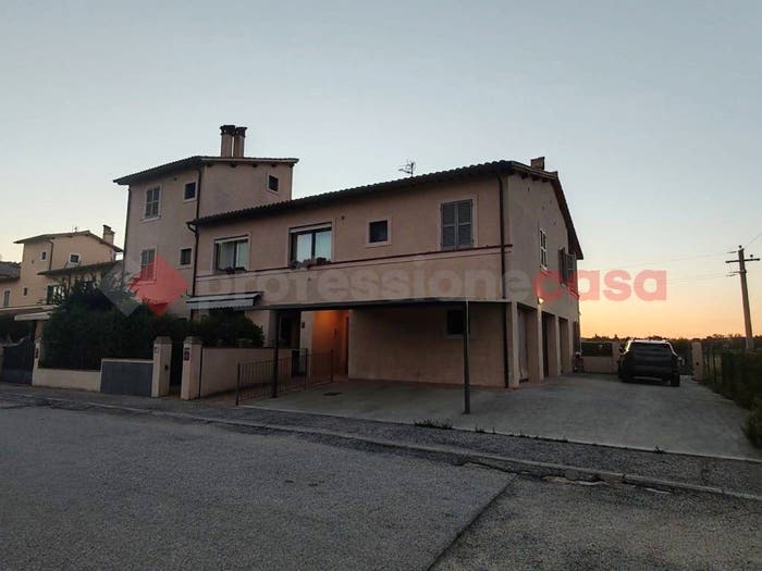 Appartamento trilocale in vendita in via Luigi Einaudi, Castel Ritaldi
