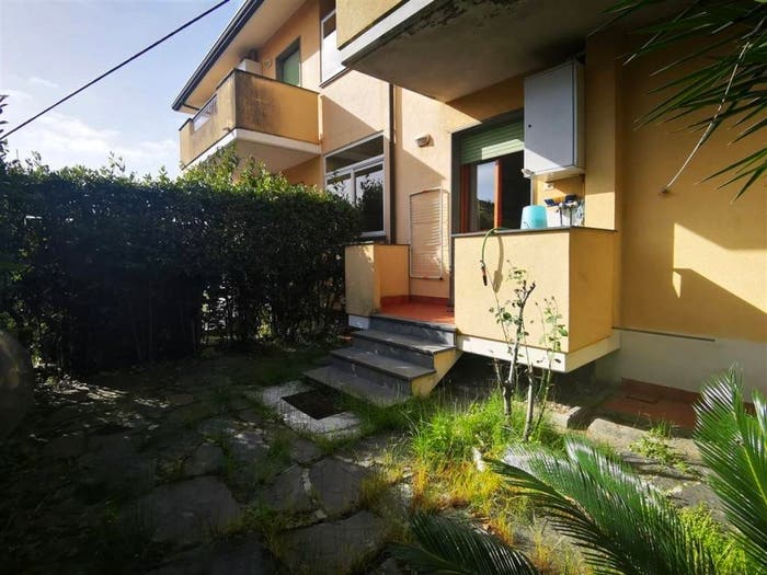 Appartamento quadrilocale in vendita in Marina di Massa Centro, Massa