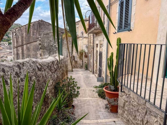 Casa con 6 locali in vendita in Modica Bassa, Modica