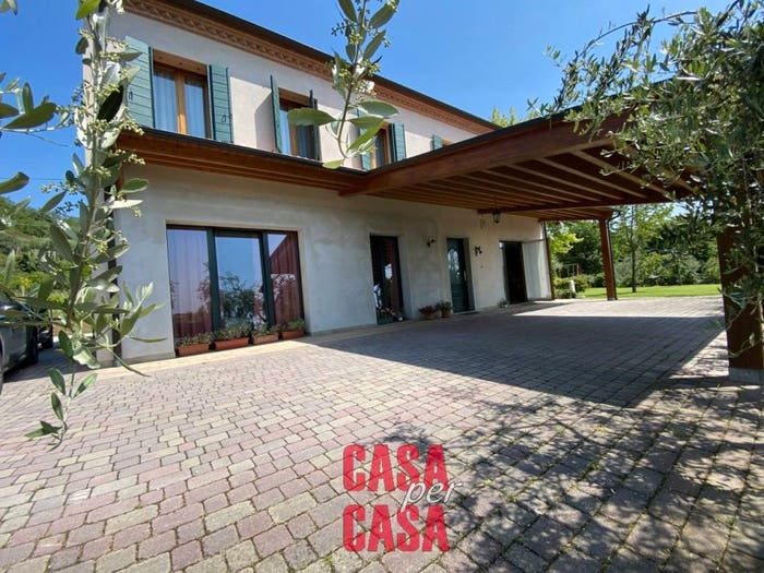 Casa con 6 locali in vendita in Via caranzolo, Baone
