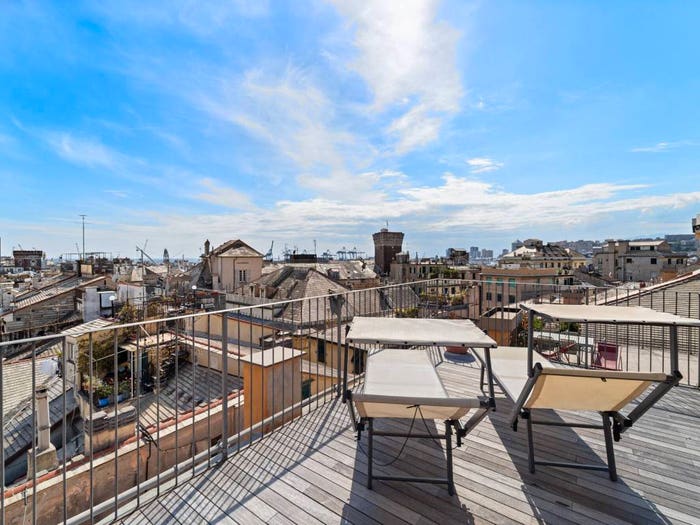 Appartamento quadrilocale in vendita in Via Lomellini, Maddalena, Genova