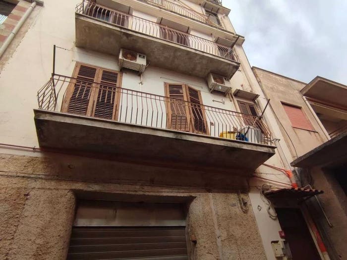 Casa con 6 locali in vendita in Via Salvatore Cucchiara No Number, Montelepre