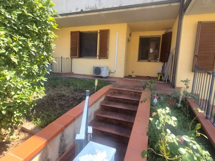 Casa quadrilocale in vendita in Via Nino Bixio, Centro, Bucine