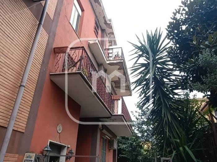 Appartamento trilocale in vendita in Via Canicattì, Finocchio, Roma