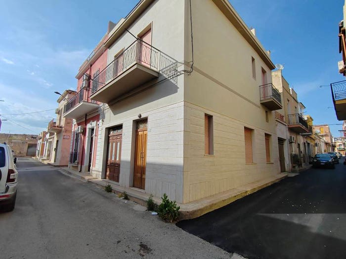 Casa con 6 locali in vendita in Via Nino Bixio, Centro, Avola