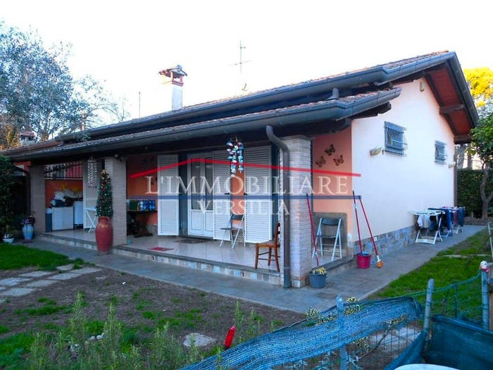 Casa quadrilocale in vendita in Via Stradella, Ronchi Poveromo, Massa