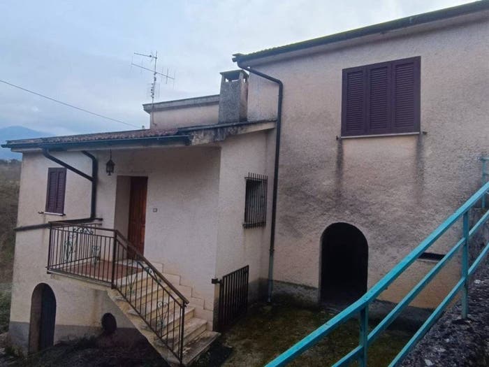 Casa bilocale in vendita in Via Tirlo, Casalvieri