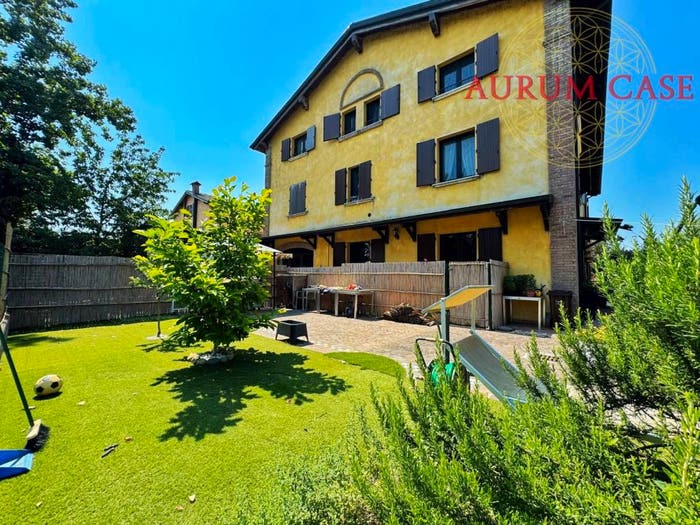 Casa con 6 locali in vendita in Via Valluzza, Centro, Nonantola