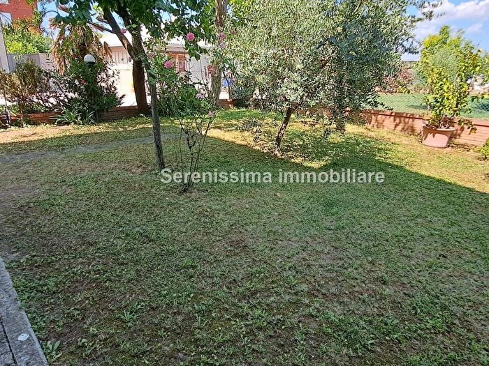 Appartamento con 6 locali in vendita in Villa Ceccolini, Pesaro