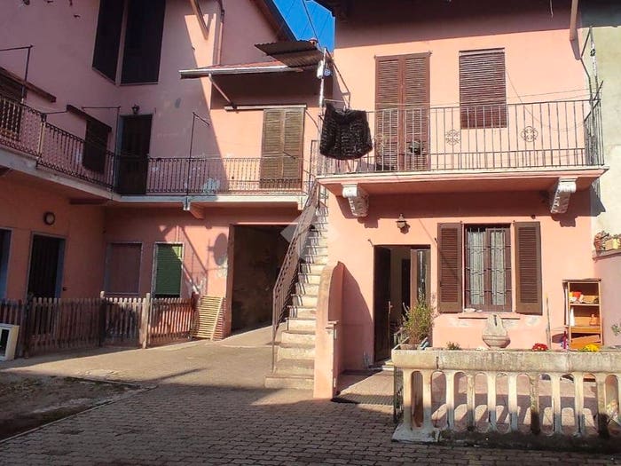 Casa trilocale in vendita in Via Giuseppe Garibaldi, Centro, Lonate Pozzolo