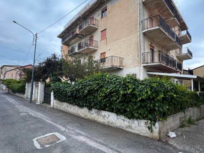 Appartamento con 6 locali in vendita in Via Eroi di Sapri, Falerna Scalo, Falerna