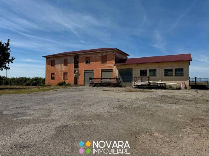 Casa con 6 locali in vendita in Garbagna Novarese