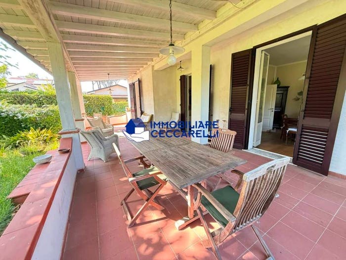 Casa con 6 locali in vendita in Via dei Fichi, Ronchi Poveromo, Massa