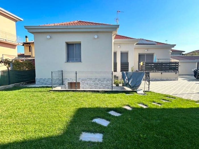Casa trilocale in vendita in Via Roma, Gorla Minore