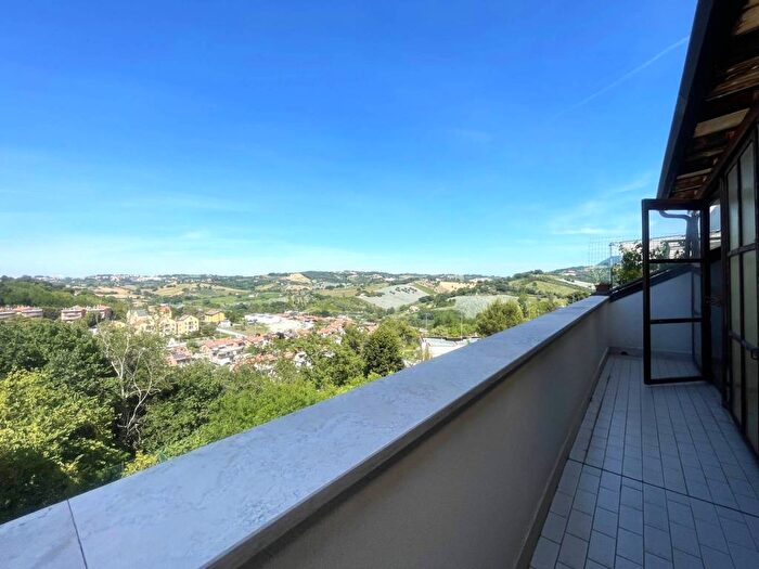 Casa quadrilocale in vendita in Via Giovanni Crocioni, Passo Varano, Ancona
