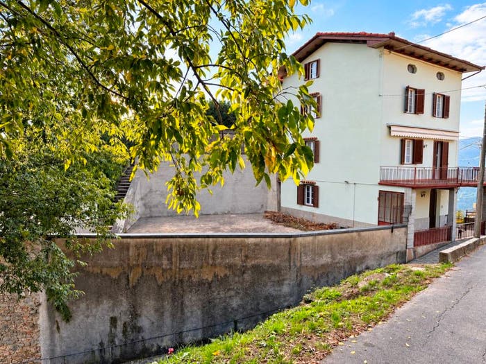 Casa con 6 locali in vendita in Bagni di Lucca