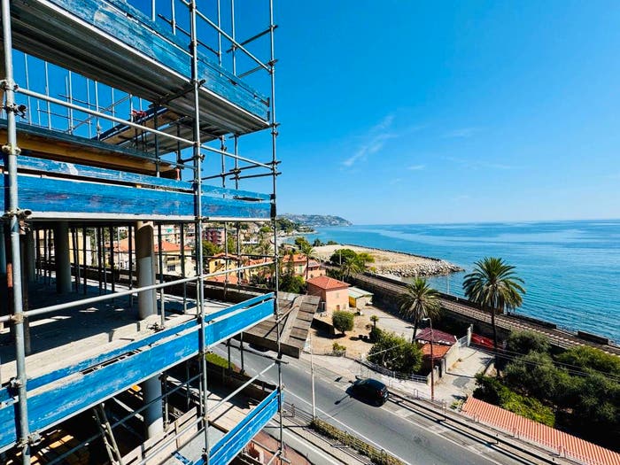 Appartamento quadrilocale in vendita in Via Charles Garnier, Centro Storico Sant'Ampelio, Bordighera