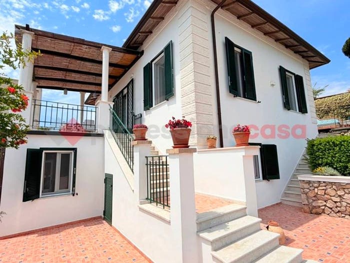 Casa con 6 locali in vendita in Via dei Lauri, Gaeta