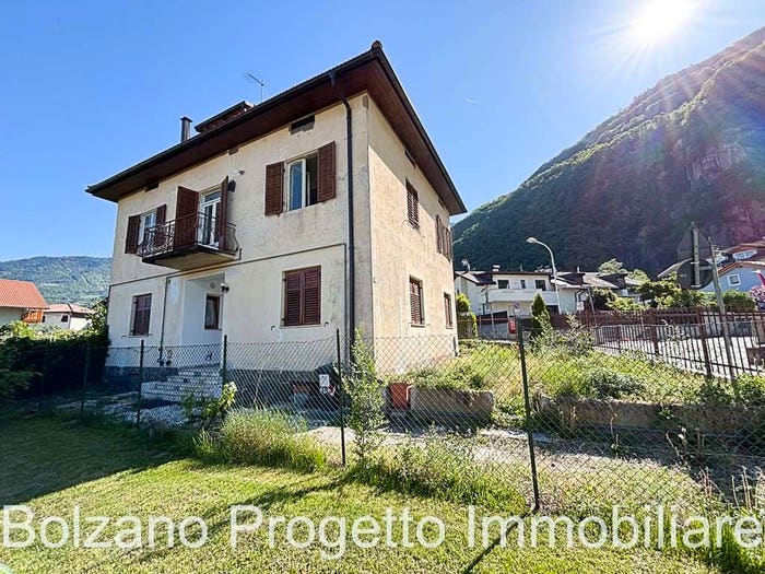 Appartamento con 5 locali in vendita in Centro, Laives