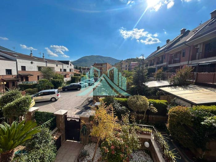 Casa con 6 locali in vendita in Traversa quarta Taverna Campanile, Centro, Monteforte Irpino