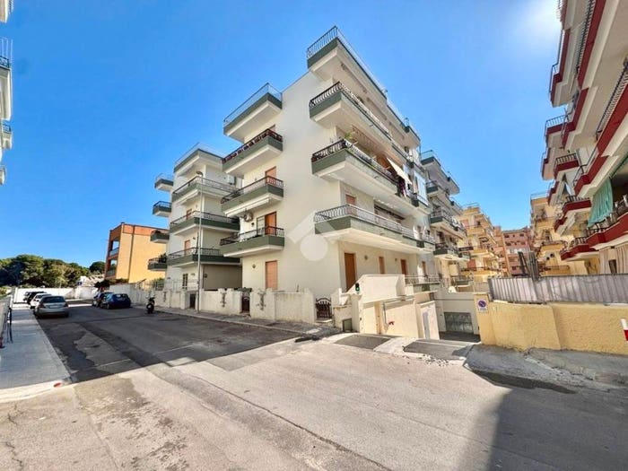 Appartamento trilocale in vendita in Via Alessandro Volta, Lungomare Lido San Giovanni, Gallipoli