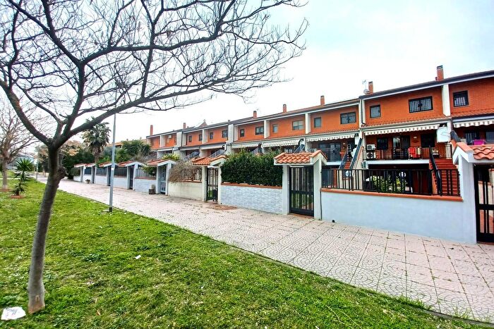Casa con 6 locali in vendita in Via Vincenzo Ferraro, Foggia