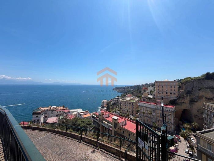 Appartamento quadrilocale in vendita in Via Francesco Petrarca, Posillipo, Napoli