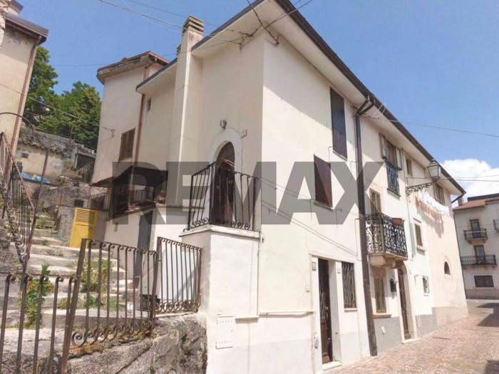 Casa trilocale in vendita in Via IV Novembre, Rivisondoli
