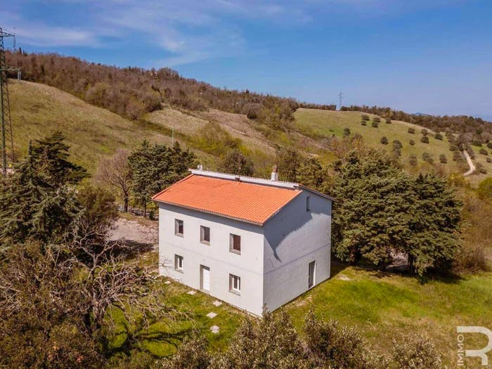 Casa con 6 locali in vendita in Via Enrico Fermi, Montecerboli, Pomarance
