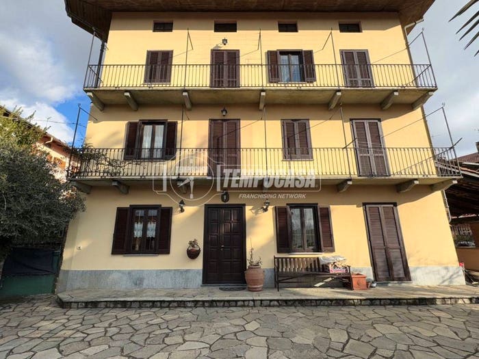 Casa con 6 locali in vendita in Via Maestra, Pavignano, Biella