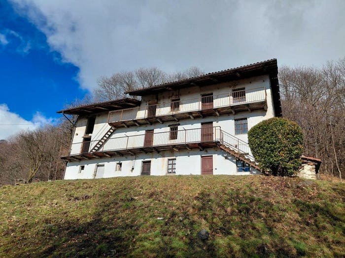 Casa con 6 locali in vendita in Via A Robello, Pralungo