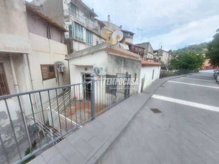 Casa trilocale in vendita in Via Torrente Canalicchio, Condrò
