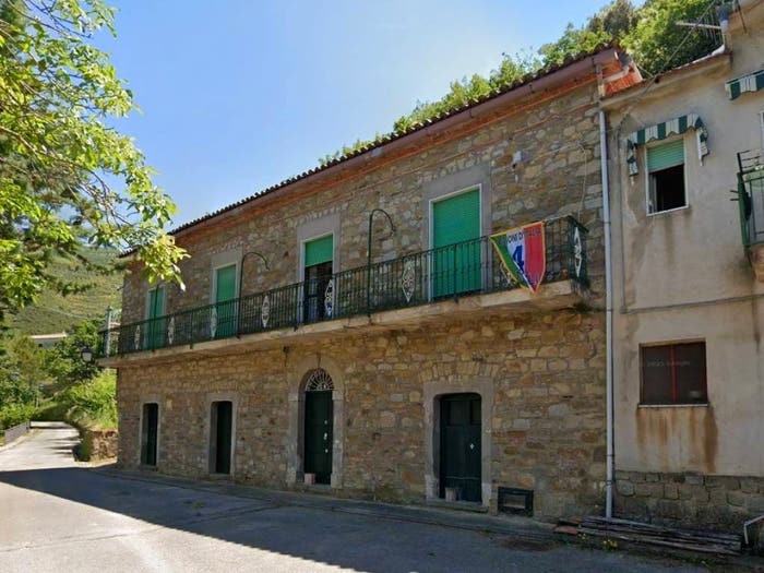 Casa quadrilocale in vendita in Viale Europa, Centro, Serramezzana